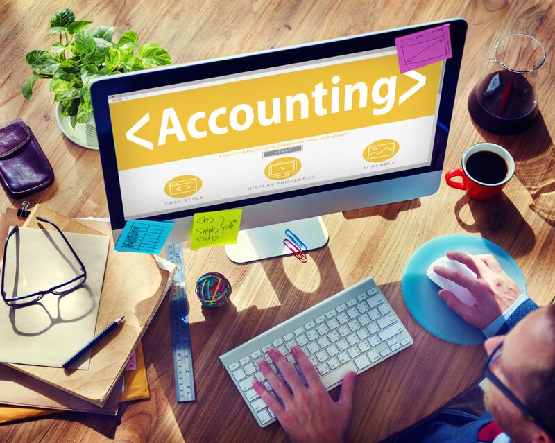 accounting services online - A guy working on a desktop
